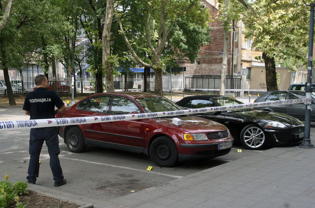 ПОСЛЕ ПУЦЊАВЕ У СМЕДЕРЕВУ: Атанацковић преминуо, боре се за Јелићев живот
